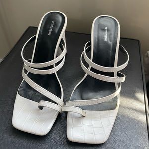 PrettyLittleThing Round block heel strappy mule